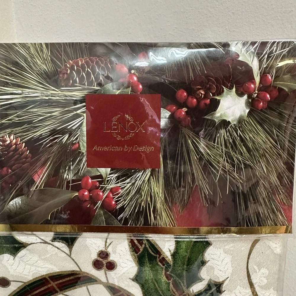 Lenox Holiday Nouveau Tartan Tablecloth 60 X 84 & 4- Napkins NEW